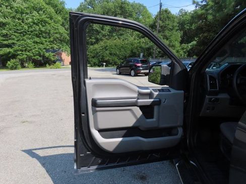 Used 2019 Ford F150 XLT w/ Equipment Group 302A Luxury AWD/4WD image 17