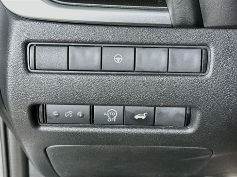 Used 2026 Nissan Rogue SV AWD/4WD image 17