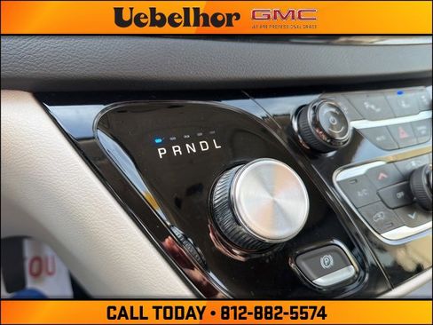 Used 2024 Chrysler Pacifica Touring-L image 31