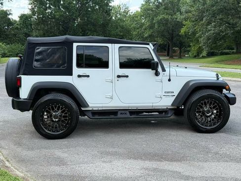 Used 2018 Jeep Wrangler Unlimited Sport S AWD/4WD image 7