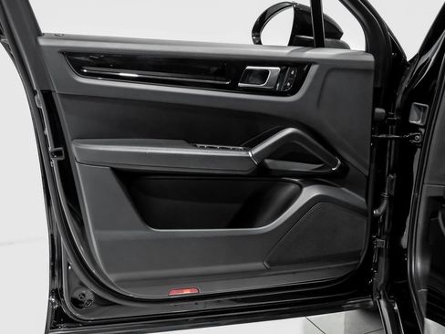 Used 2023 Porsche Cayenne image 49