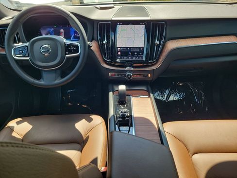 Certified 2024 Volvo XC60 B5 Plus AWD/4WD image 17