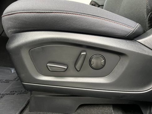 Used 2025 Ford Explorer Active RWD image 13