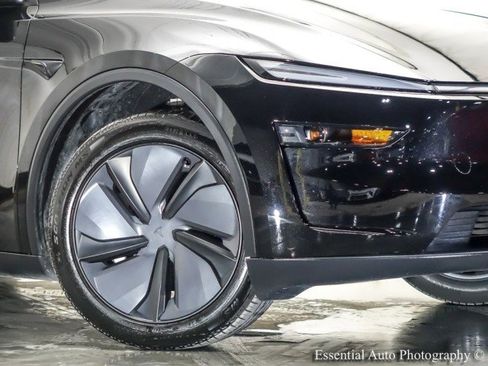 Used 2026 Tesla Model Y Long Range image 3