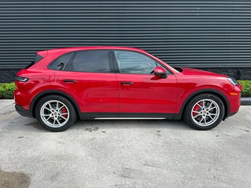 Certified 2025 Porsche Cayenne S AWD/4WD image 11