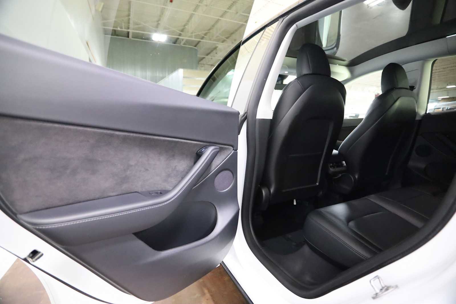 Used 2021 Tesla Model Y Long Range AWD/4WD image 19