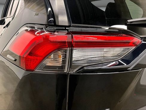 Used 2021 Toyota RAV4 XLE w/ Convenience Package AWD/4WD image 23
