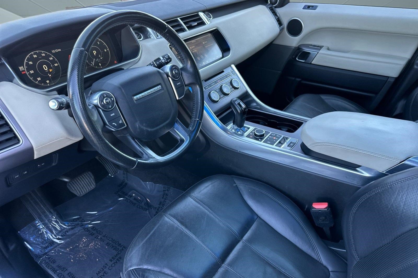 Used 2017 Land Rover Range Rover Sport HSE AWD/4WD image 4