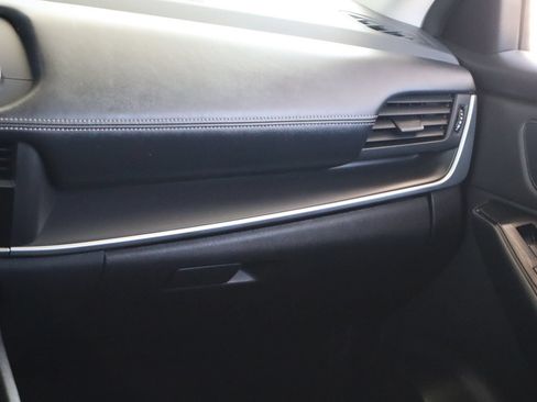 Used 2024 Nissan Rogue S FWD image 31