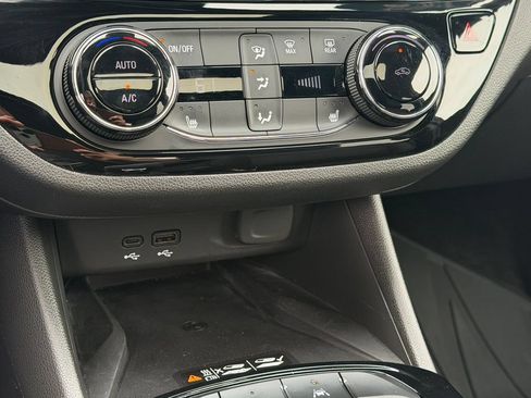 Certified 2024 Buick Envista Sport Touring w/ Convenience I Package FWD image 38