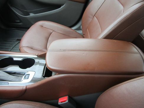 Used 2016 Chevrolet Malibu Premier w/ Driver Confidence Package II FWD image 39