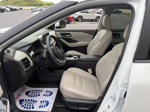 Used 2024 Nissan Rogue SV w/ SV Premium Package AWD/4WD image 16