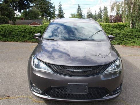Used 2020 Chrysler Pacifica Touring w/ S Appearance Package FWD image 12