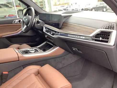 Certified 2024 BMW X5 xDrive40i w/ M Sport Package image 38
