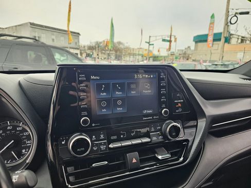 Used 2021 Toyota Highlander XSE image 25