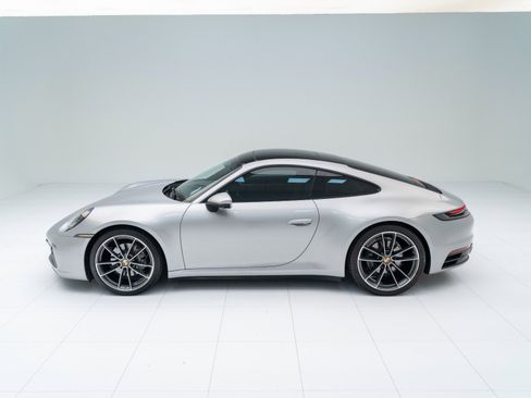 Certified 2022 Porsche 911 Carrera 4 AWD/4WD image 2