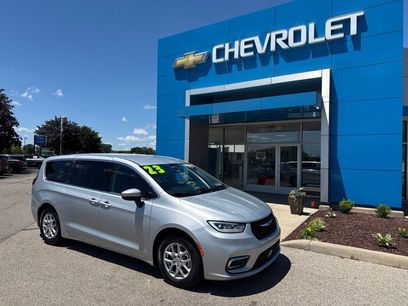 Used 2023 Chrysler Pacifica Touring-L