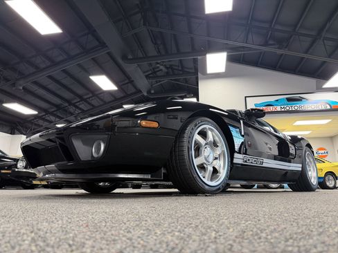 Used 2005 Ford GT RWD image 33