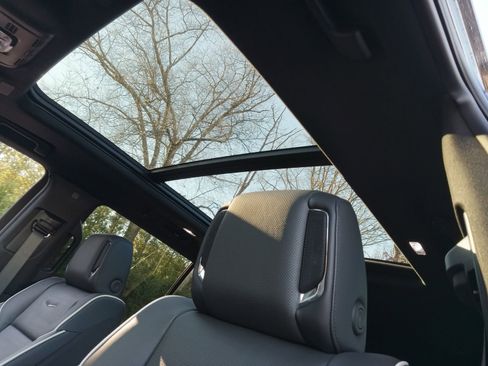 New 2026 Cadillac Escalade Luxury image 11