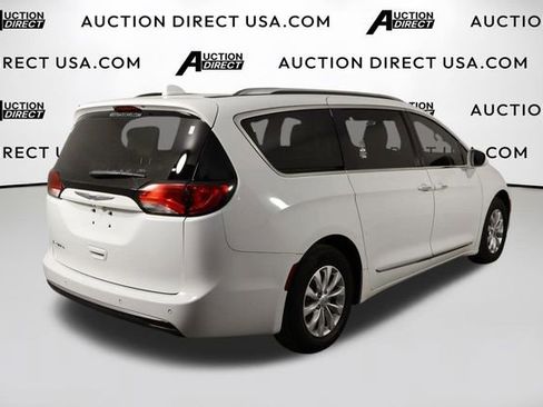Used 2018 Chrysler Pacifica Touring-L Plus w/ Tire & Wheel Group FWD image 47