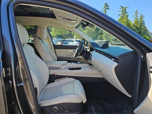 Used 2025 Genesis GV70 3.5T Sport w/ Sport Advanced Package image 11