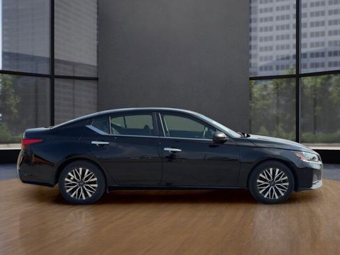 Used 2025 Nissan Altima 2.5 SV image 6