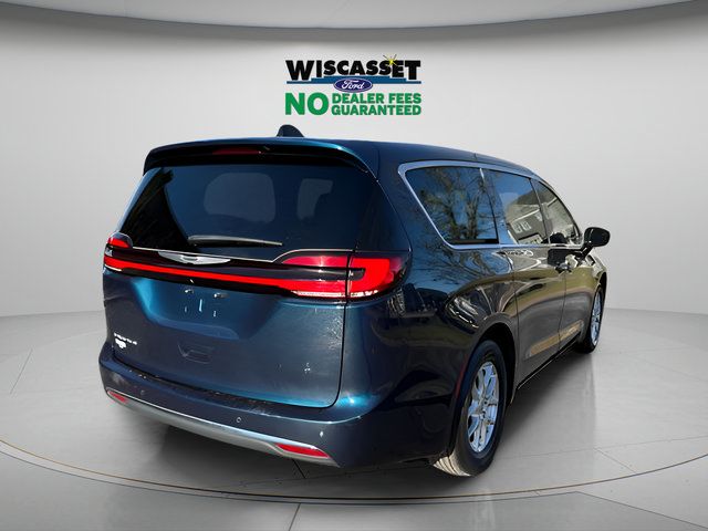 Used 2024 Chrysler Pacifica Touring-L FWD image 31