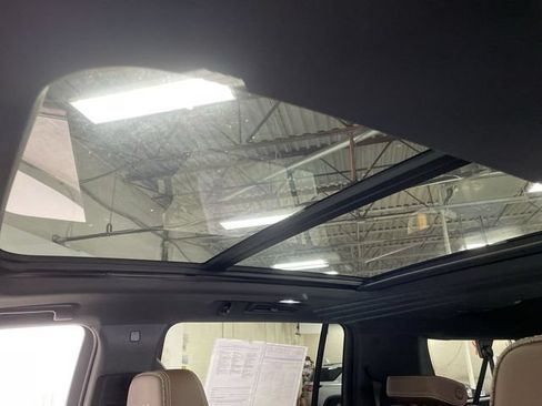 Certified 2021 Chevrolet Suburban High Country AWD/4WD image 22