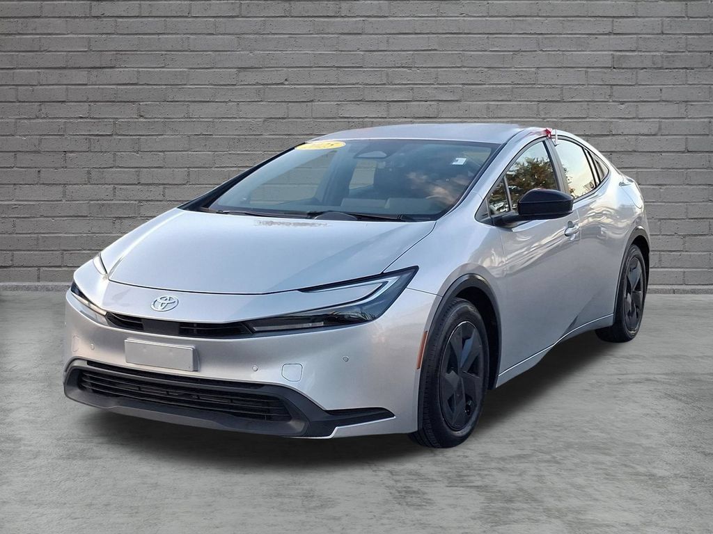 Used 2025 Toyota Prius LE FWD image 3
