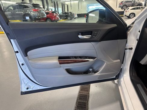 Used 2015 Acura TLX V6 w/ Technology Package FWD image 11