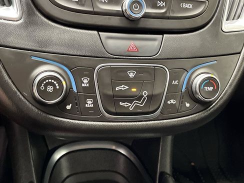 Used 2017 Chevrolet Malibu LT w/ Leather Package FWD image 19