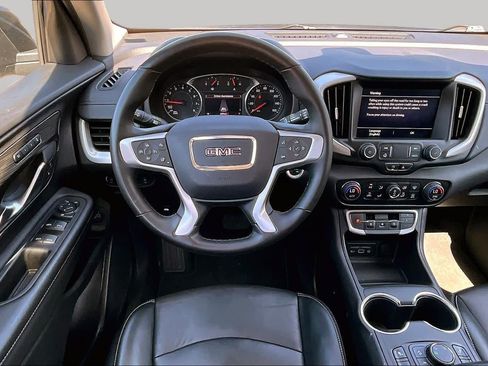 Used 2024 GMC Terrain SLT AWD/4WD image 6