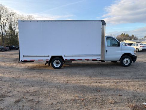 Used 2024 Ford E-350 and Econoline 350 Super Duty w/ Driver's Safety Package image 9