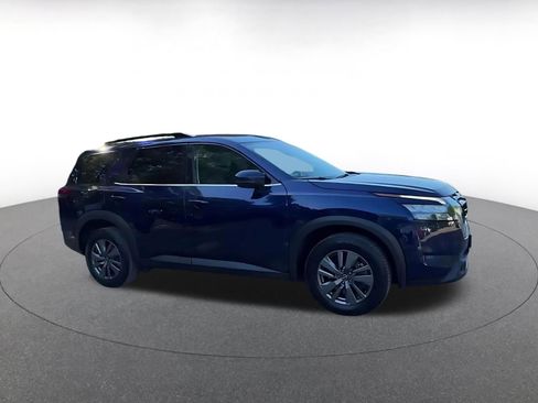 Used 2025 Nissan Pathfinder SV AWD/4WD image 2