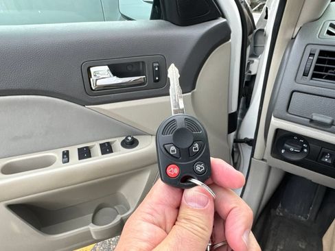 Used 2012 Ford Fusion SE FWD image 15