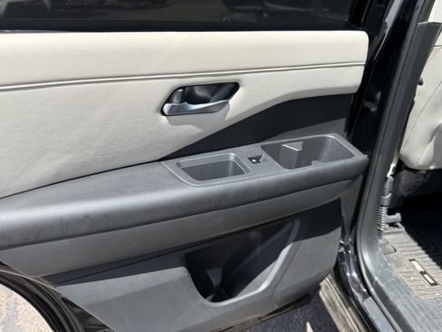 Used 2022 Nissan Pathfinder SL FWD image 11