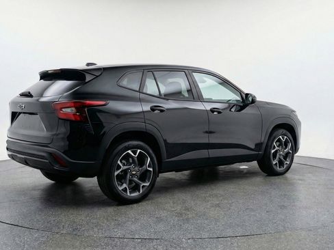 Used 2025 Chevrolet Trax LT image 9