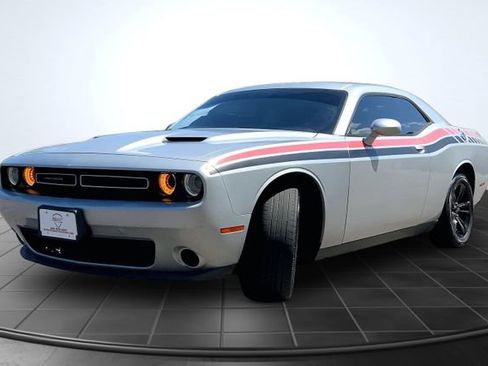 Used 2020 Dodge Challenger SXT RWD image 4