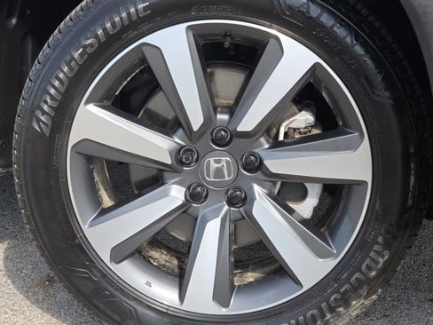 Used 2024 Honda Pilot Touring image 13