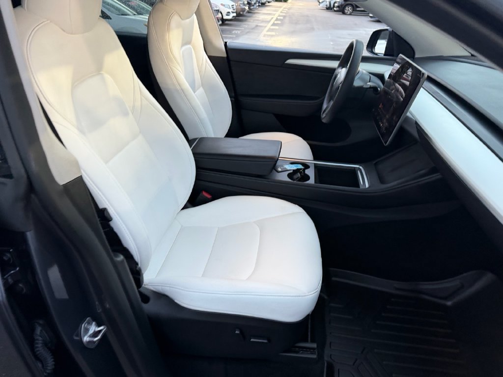 Used 2023 Tesla Model Y AWD image 16