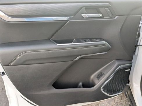 Used 2024 GMC Acadia Elevation image 13