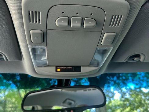 Used 2011 Buick Lucerne CXL FWD image 28