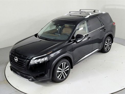 Used 2024 Nissan Pathfinder Platinum w/ Lighting Package (N92) AWD/4WD image 47