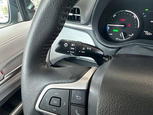 Certified 2025 Toyota Sienna XLE FWD image 28