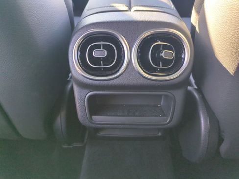Used 2025 Mercedes-Benz GLC 300 image 17