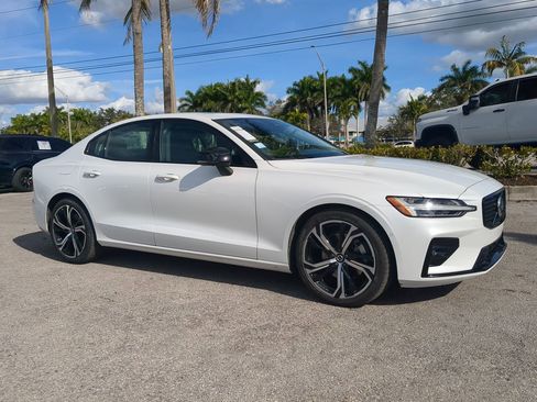 Used 2024 Volvo S60 B5 Plus image 2