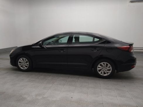 Used 2020 Hyundai Elantra SE FWD image 3