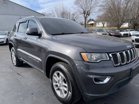 Used 2020 Jeep Grand Cherokee Laredo image 2