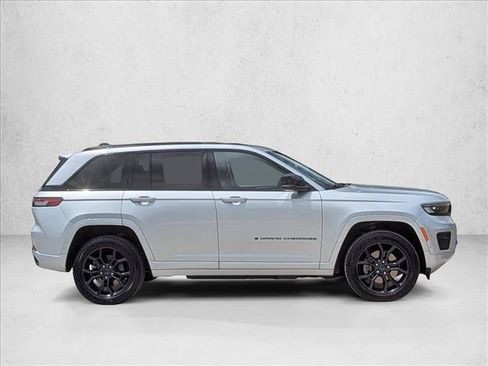 Used 2023 Jeep Grand Cherokee 30th Anniversary AWD/4WD image 4