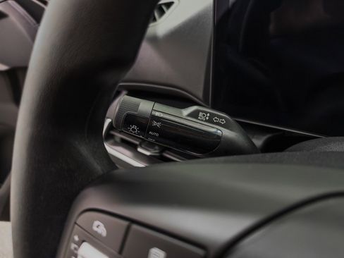 Used 2025 Kia K4 LX image 24